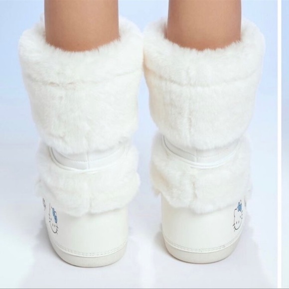 Hello Kitty x Forever 21 Viral Snow Boots (Moon Boots) New Womans - Picture 3 of 4